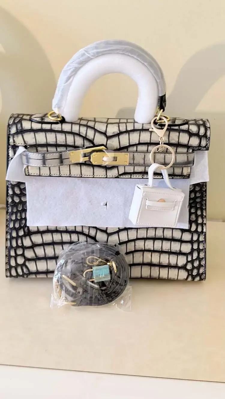 Smith & Wesson Leather Croc Handbag – ,